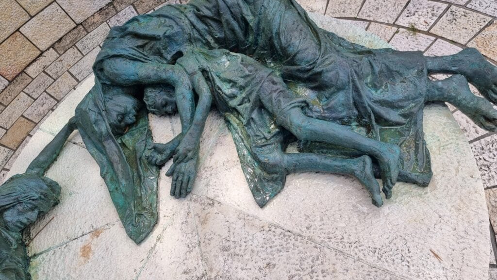 Escultura final do Memorial do Holocausto em Miami - Holocaust Memorial Miami Beach