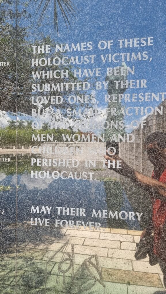 Nomes no muro Holocaust Memorial Miami Beach