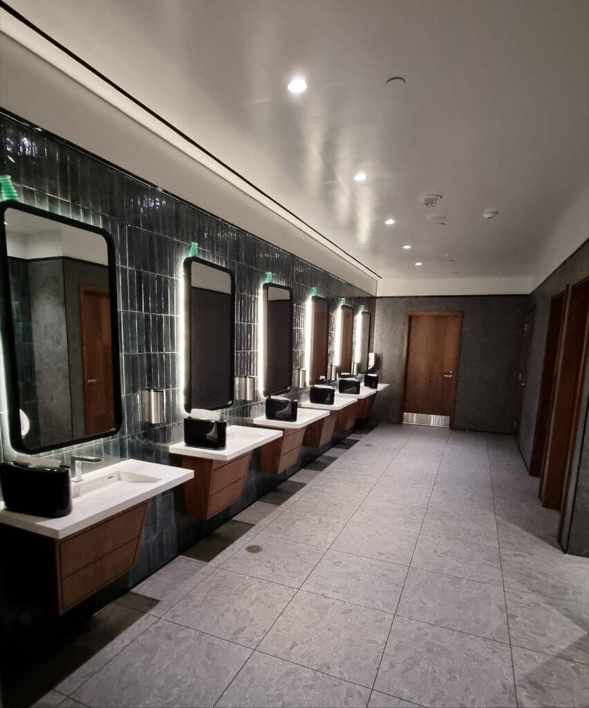 Banheiro da Sala Vip Lounge Centurion American Express no aeroporto de Atlanta