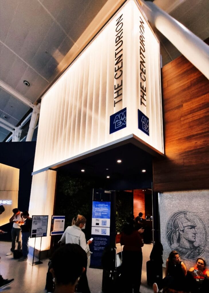 Entrada do Lounge American Express no Terminal 4 do Aeroporto JFK em Nova York