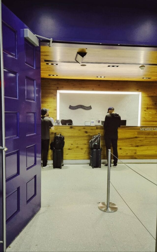 Recepção do lounge American Express no Aeroporto JFK em Nova York