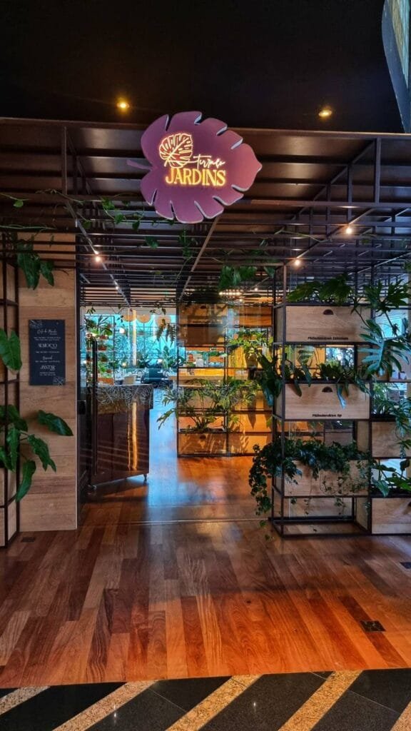 Entrada do restaurante Terraço Jardins no Renaissance Hotel. No local também é servido o café da manhã