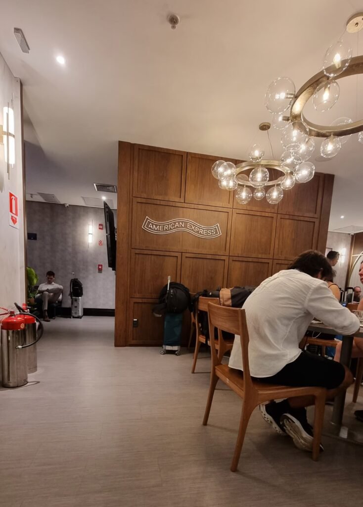 Interior da "nova" Sala Vip Lounge American Express no Aeroporto Internacional de Guarulhos em São Paulo.